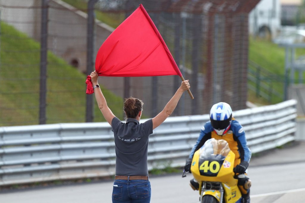 Rote Fahne am Sachsenring